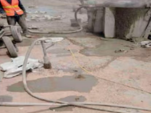 鸠江水泥混凝土路面板底注浆技术 路面脱空注浆整治方案