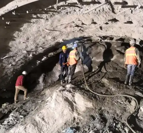 鸠江拱顶带模注浆料的施工流程及注意事项